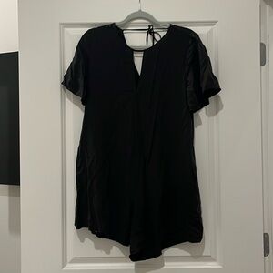 XSmall Splendid black flowy romper with pockets!! Great condition